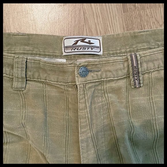 RUSTY Mens Corduroy "flat front" Bermuda Shorts - Picture 4 of 5
